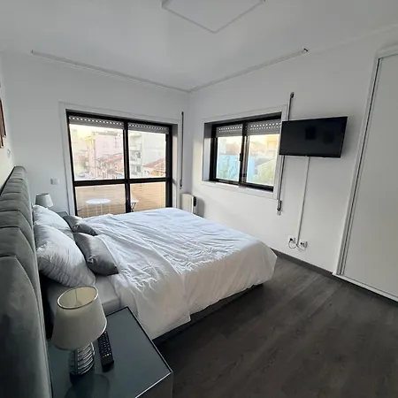 Spacieux 3 A 200 M De La Apartment