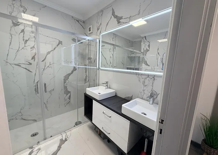 Apartment Spacieux 3 A 200 M De La *