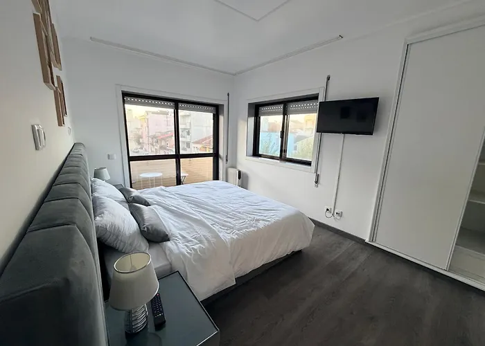 Spacieux 3 A 200 M De La Апартаменты