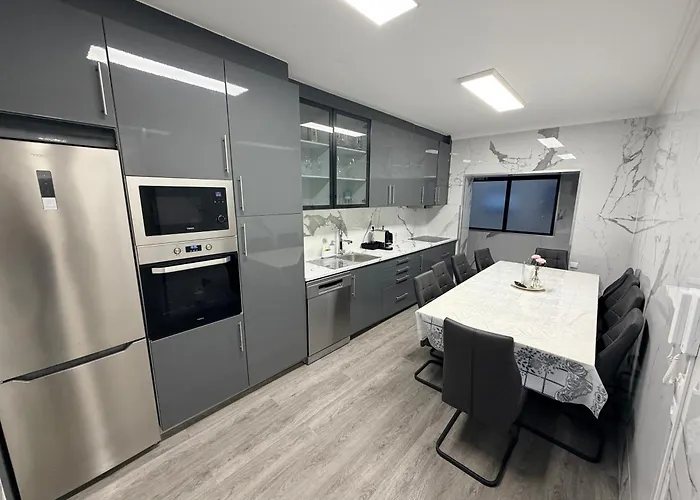 Spacieux 3 A 200 M De La Овар